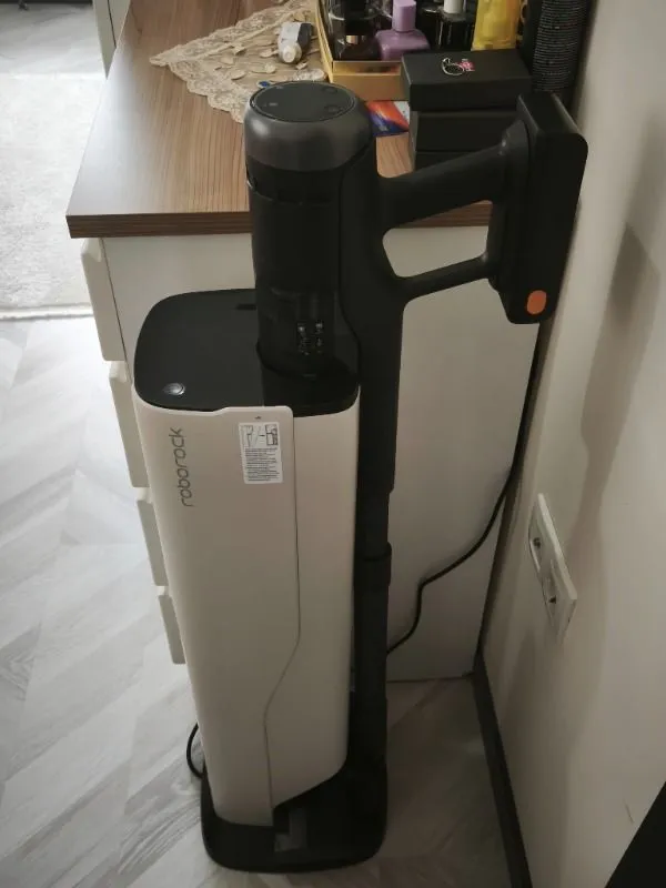 Roborock H60 Hub Ultra Dikey Süpürge 1500+ L Toz Haznesi ile Turbo Başlıklı Şarjlı Temizlik
