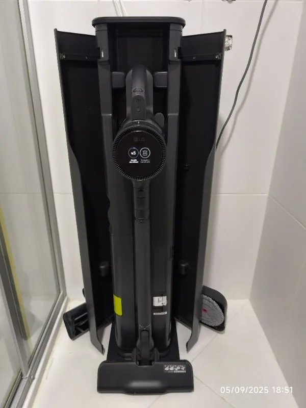LG A9X-ULTRA Dikey Şarjlı Süpürge 280W Güç Değeri ile Otomatik Toz Boşaltma Özellikli