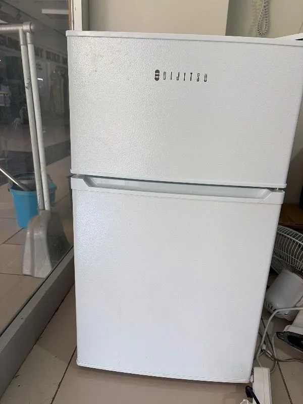 Dijitsu Büro Tipi Buzdolabı 87 lt E Enerji Sınıfı Statik Dondurucu Özelliği ile Beyaz