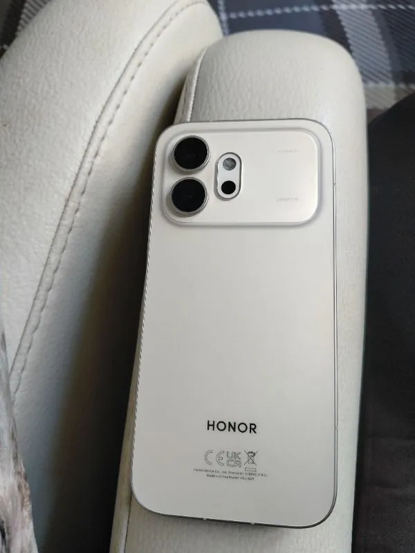 HONOR 600