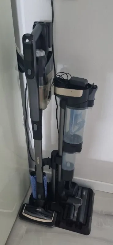 Philips 9000 Serisi AquaTrio Kablosuz Dikey Süpürge, Otomatik Temizleme ve Şarj İstasyonu​, AquaSpin Başlık, PowerCyclone Aqua, XW9463/11