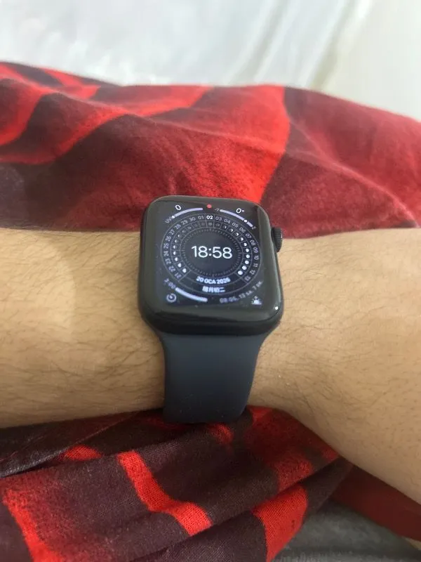 Apple Watch Se 3 Gps, 40 mm Yıldız ışığı Alüminyum kasa ve Yıldız ışığı Spor kordon – s/m