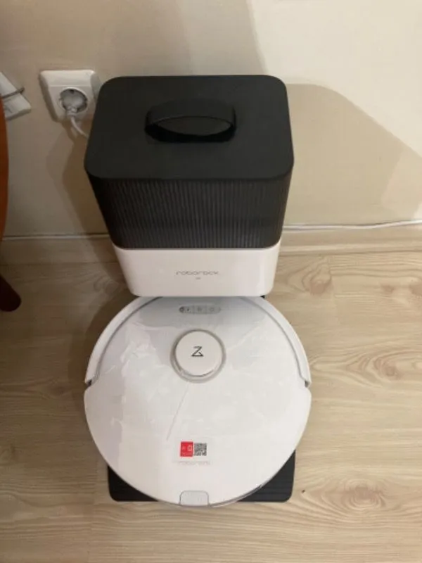 Roborock Q8 Max Plus Çöp Istasyonlu 5500PA Emiş Güçü Akıllı Robot Süpürge – Beyaz