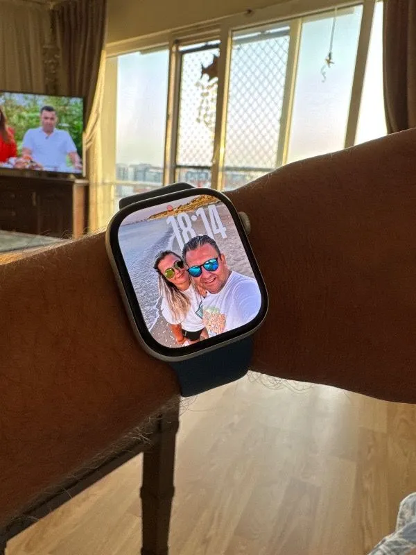 Apple Watch Series 10 GPS, 46 mm Gümüş Rengi Alüminyum Kasa ve Kot Rengi Spor Kordon – M/L