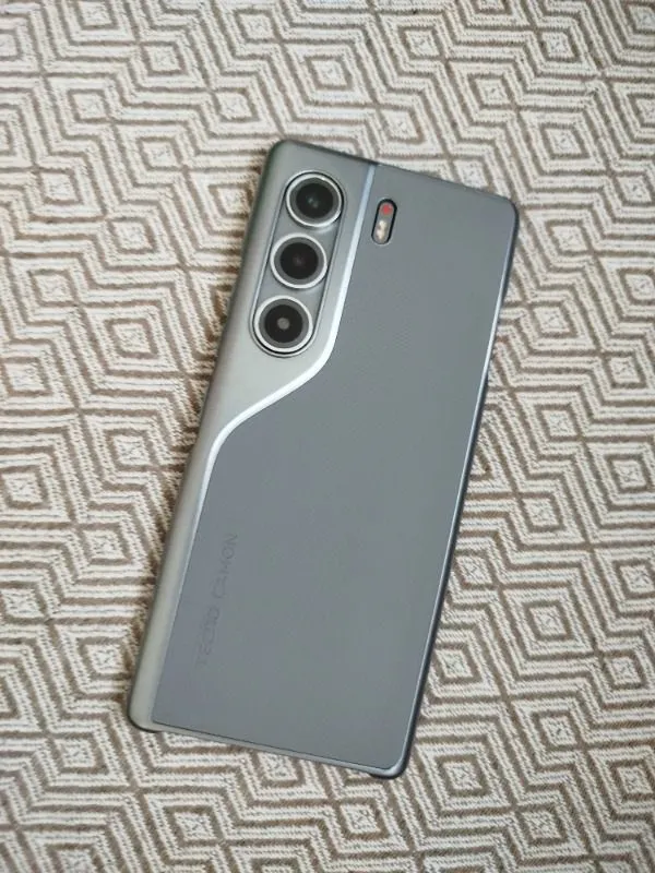 Tecno CAMON 40 Pro