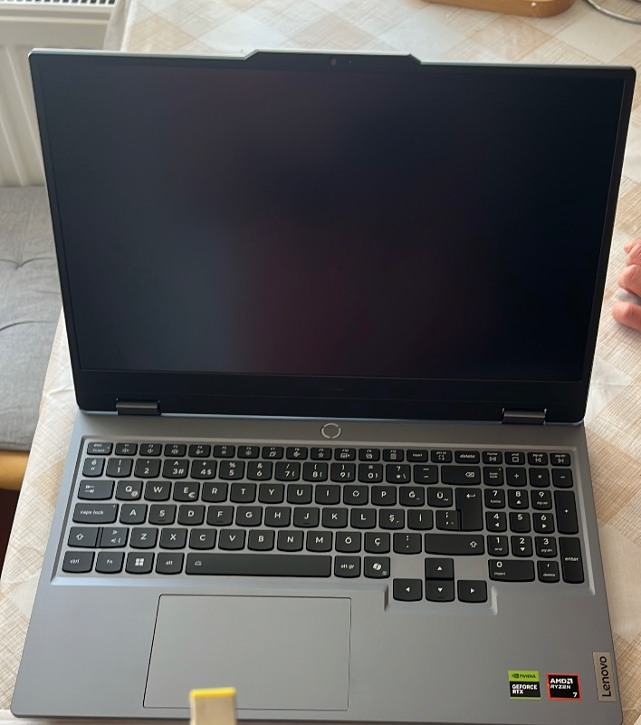 Lenovo LOQ 15AHP10 AI AMD Ryzen 7 250 24GB 512GB SSD RTX5060 Freedos 15.6″ FHD 144Hz Taşınabilir Bilgisayar 83JG006FTR