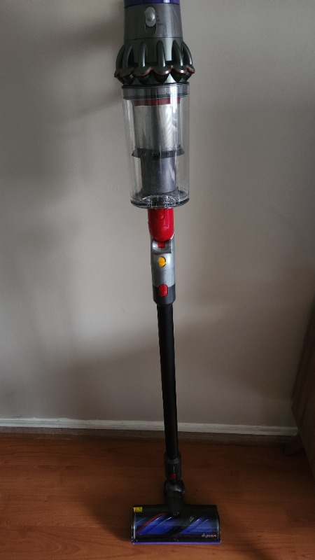 Dyson V10 Total Clean Kablosuz Süpürge Gri Renkli Güçlü Emiş Teknolojisi ile Toz Torbasız Temizlik