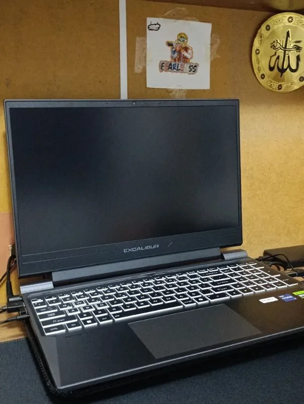 Casper Excalibur G870 i7-13620H 32GB 1TB 8GB RTX5060 165Hz 15.6″ Freedos G870.1362-DF60X-C