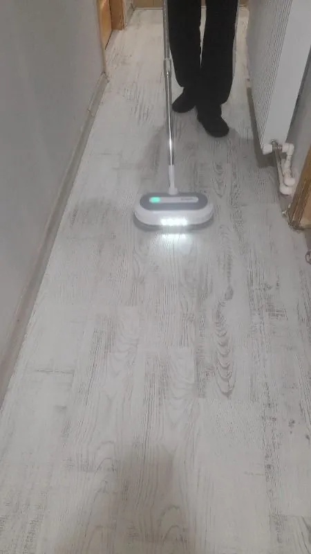 Kumtel Şarjlı Kablosuz Mop Paspas – Güçlü Döner Başlık ve Otomatik Su Püskürtme ile Pratik Ev Temizliği, 0.8L Toz Haznesi