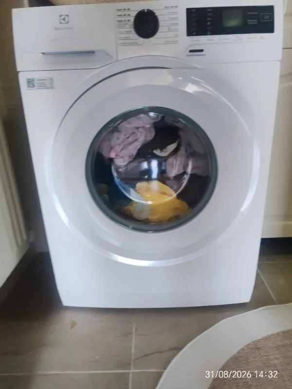 Electrolux EWZF549WT 9 kg 1400 Devir TimeCare 14/30/60 dk Hızlı Yıkama Buharlı Anti Alerji Programlı Inverter Çamaşır Makinesi