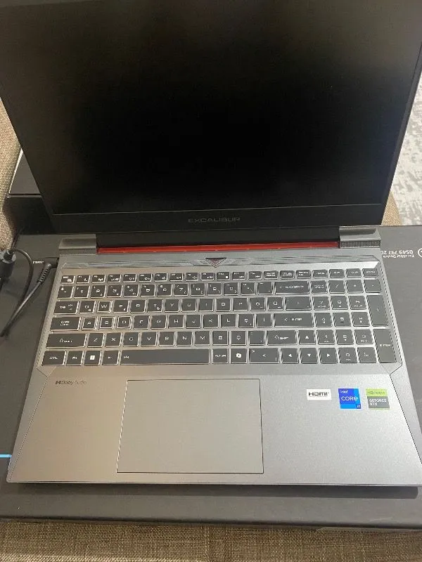 Casper Excalibur G870 i7-13620H 32GB 1TB 8GB RTX5060 165Hz 15.6″ Freedos G870.1362-DF60X-C
