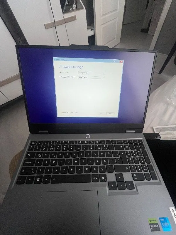 Lenovo LOQ Intel Core i5 14500HX 16GB 512GB SSD RTX5060 Freedos 15.6″ Taşınabilir Bilgisayar 83JE012LTR