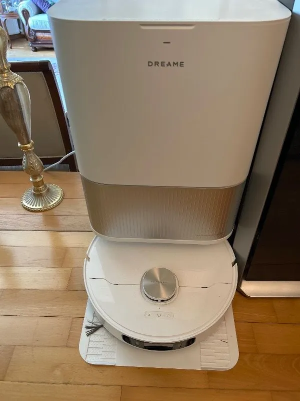 Dreame L40 Ultra AE Robot Süpürge, 19.000 Pa Emiş Gücü ile Akıllı Telefon Kontrolü ve Düz Zemin Kullanımı