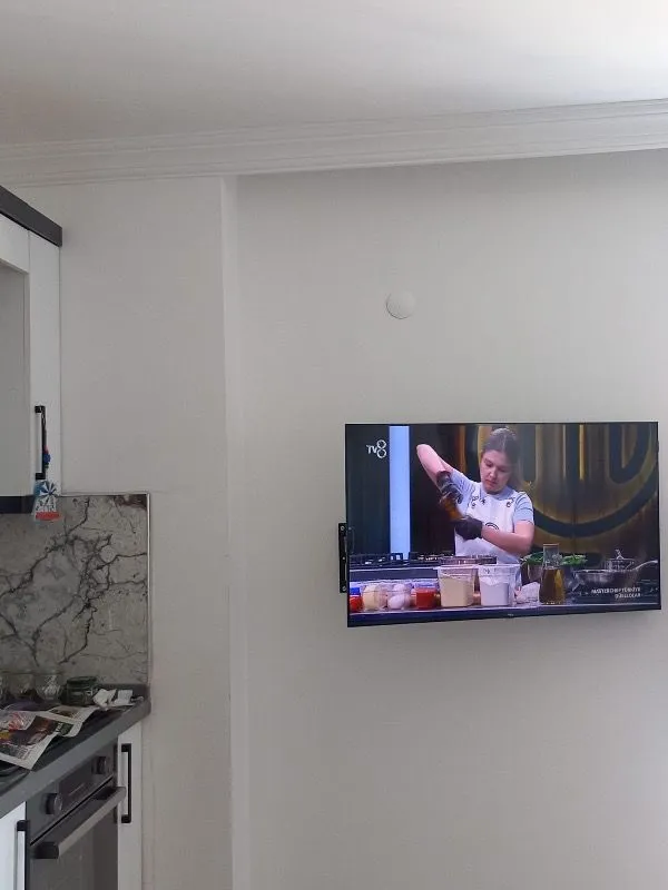TCL 32S5K 32” 82 Ekran Uydu Alıcılı Full HD Android QLED TV