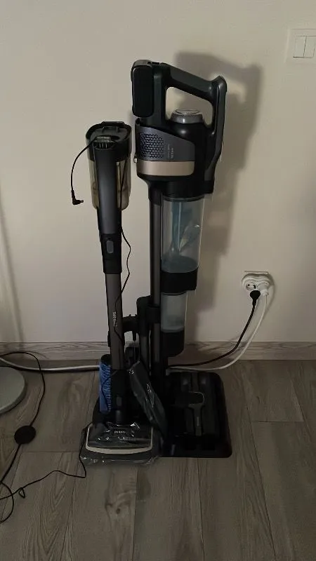 Philips 9000 Serisi AquaTrio Kablosuz Dikey Süpürge, Otomatik Temizleme ve Şarj İstasyonu​, AquaSpin Başlık, PowerCyclone Aqua, XW9463/11
