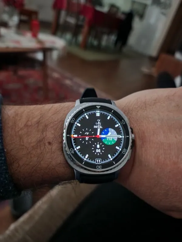 Samsung Galaxy Watch8 Classic SM-L500NZWATUR 2 GB Ram ile Sağlık Takibi ve Bluetooth Bağlantısı