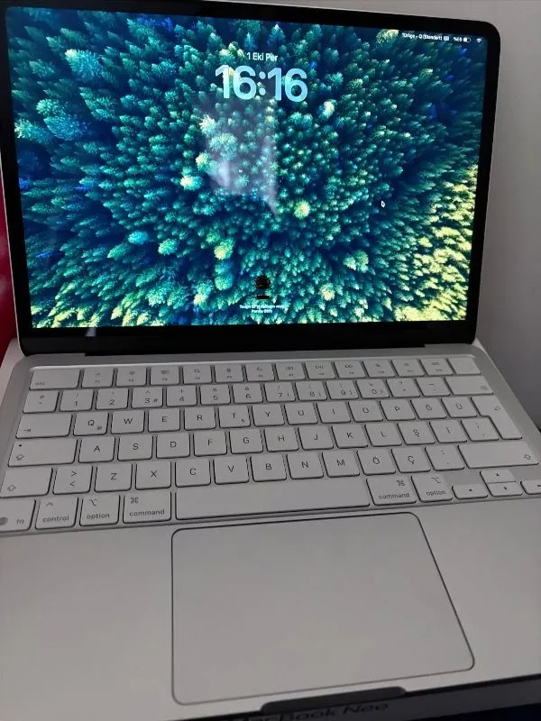 Apple MacBook Neo A18 Pro 8GB 512GB SSD macOS 13″ Taşınabilir Bilgisayar Gümüş MHFC4TU/A